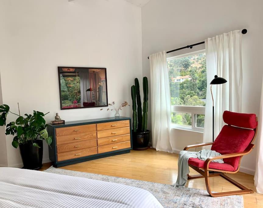 Stunning Hollywood Midcentury Modern-views-best Location! Casa de férias