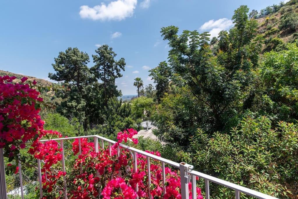 Stunning Hollywood Midcentury Modern-views-best Location! Casa de férias Los Angeles